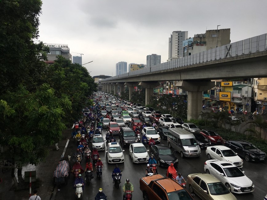 Ha Noi: Nhieu tuyen duong “nghet tho” trong mua - Hinh anh 8